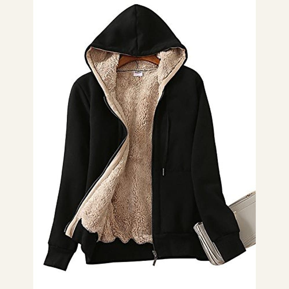 Campera negra con capucha e interior de corderito